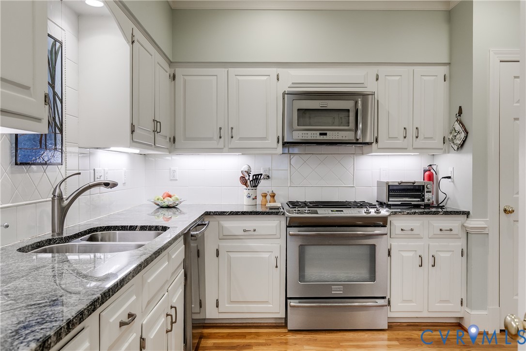 498 St Albans Way Henrico, VA 23229 - Photo 15 of 46 a kitchen with granite countertop a stove sink and cabinets