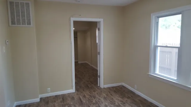 $2,000 | 519 Waukegan Road, Lake Bluff, IL 60044