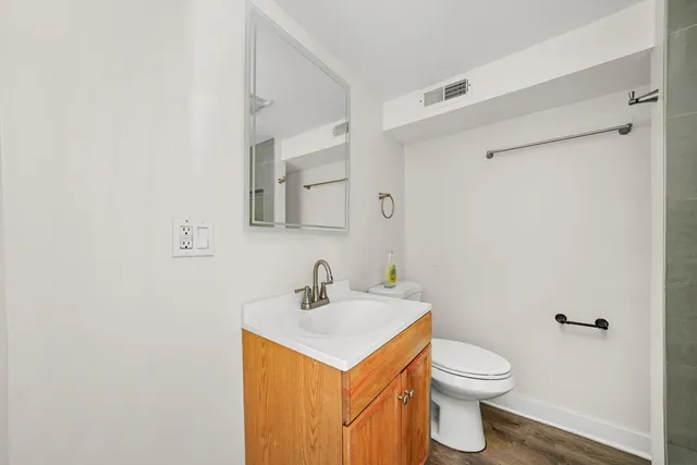 $1,400 | 8026 South Coles Avenue, Unit 1G, Chicago, IL 60617