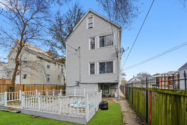 $1,400 | 8026 South Coles Avenue, Unit 1G, Chicago, IL 60617