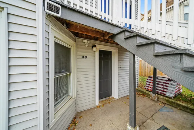 $1,400 | 8026 South Coles Avenue, Unit 1G, Chicago, IL 60617