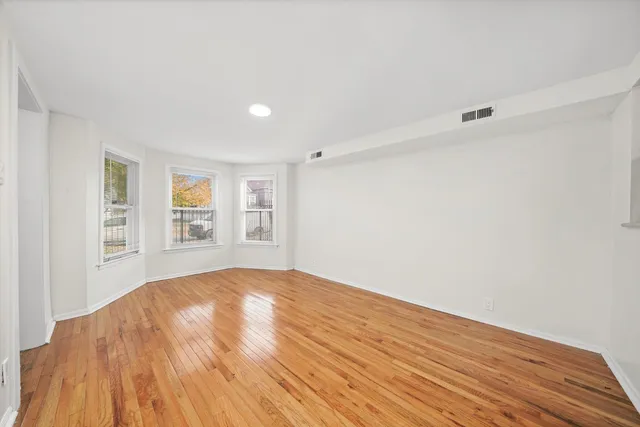 $1,400 | 8026 South Coles Avenue, Unit 1G, Chicago, IL 60617