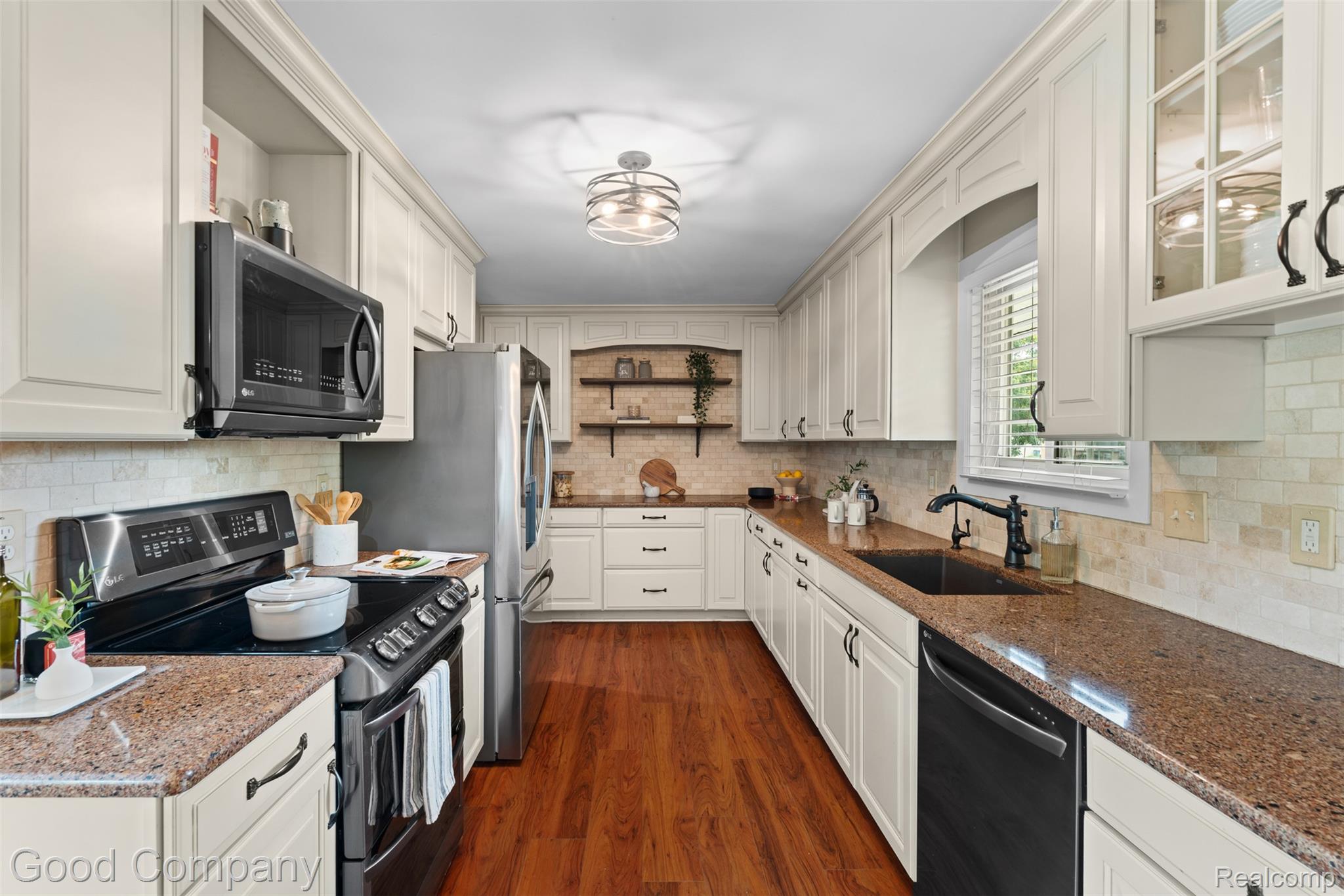 385 Trombley Road Troy, MI 48083 - Photo 13 of 51 385 Trombley Dr Troy Kitchen