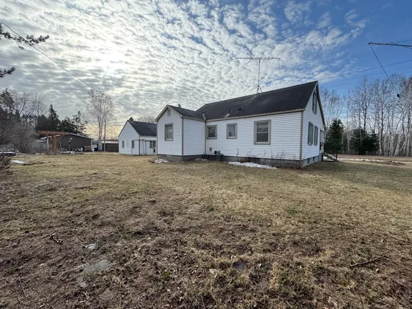 $219,000 | 5565 County Road 12, Moose Lake, MN 55767