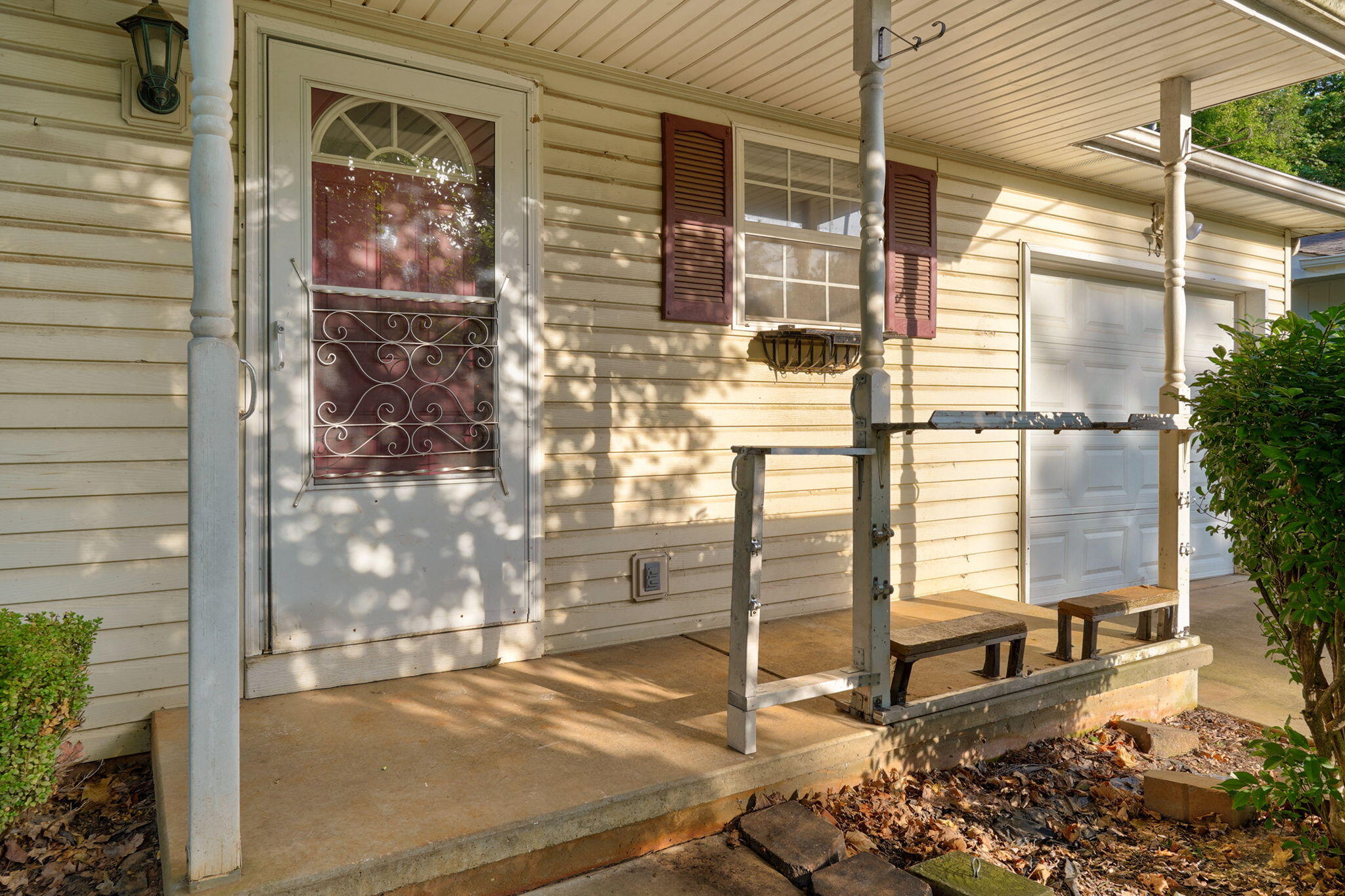 1053 South Colgate Avenue Springfield, MO 65802 - Photo 3 of 17 1053 S Colgate Ave-3