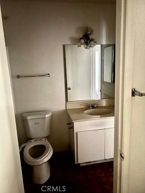 5110 Caldera Court Riverside, CA 92507 - Photo 21 of 28 a bathroom with a toilet sink and mirror
