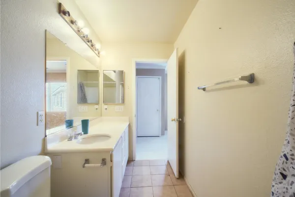 $3,300 | 401 Memphis Court, Hemet, CA 92545