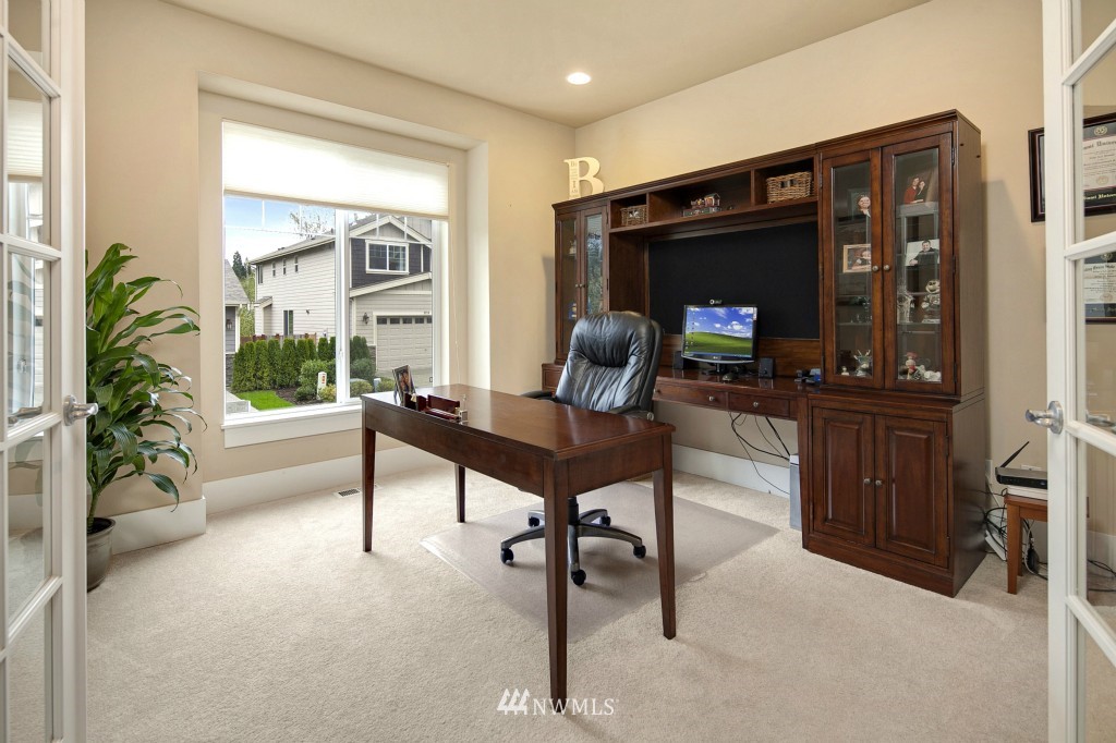 983 Kitsap Avenue Northeast Renton, WA 98059 - Photo 3 of 20