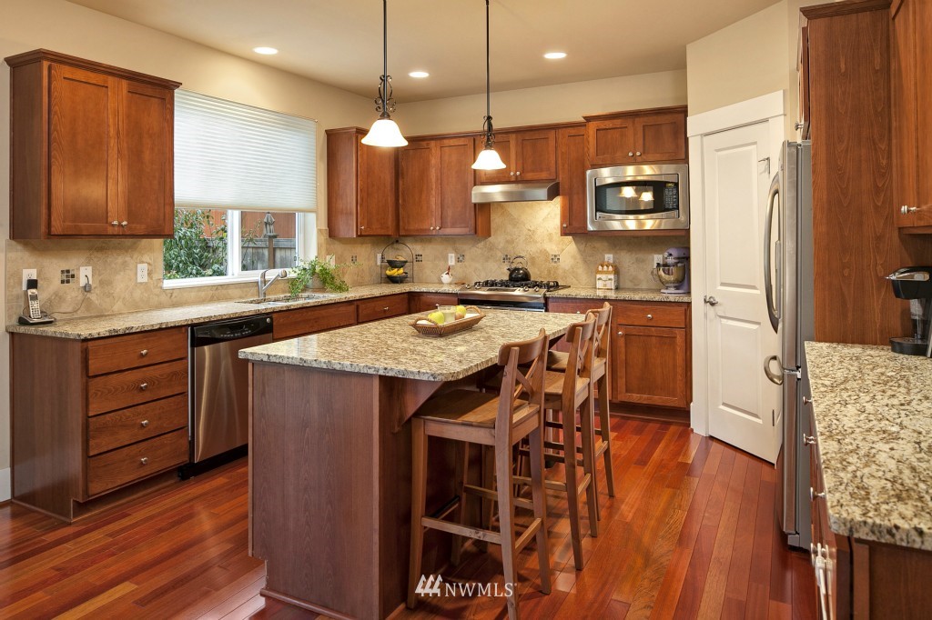 983 Kitsap Avenue Northeast Renton, WA 98059 - Photo 8 of 20