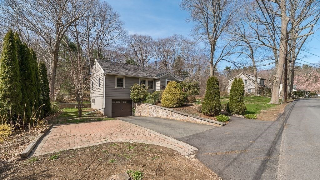 28 Englewood Road Gloucester, MA 01930 - Photo 3 of 17 Gallery Image 3
