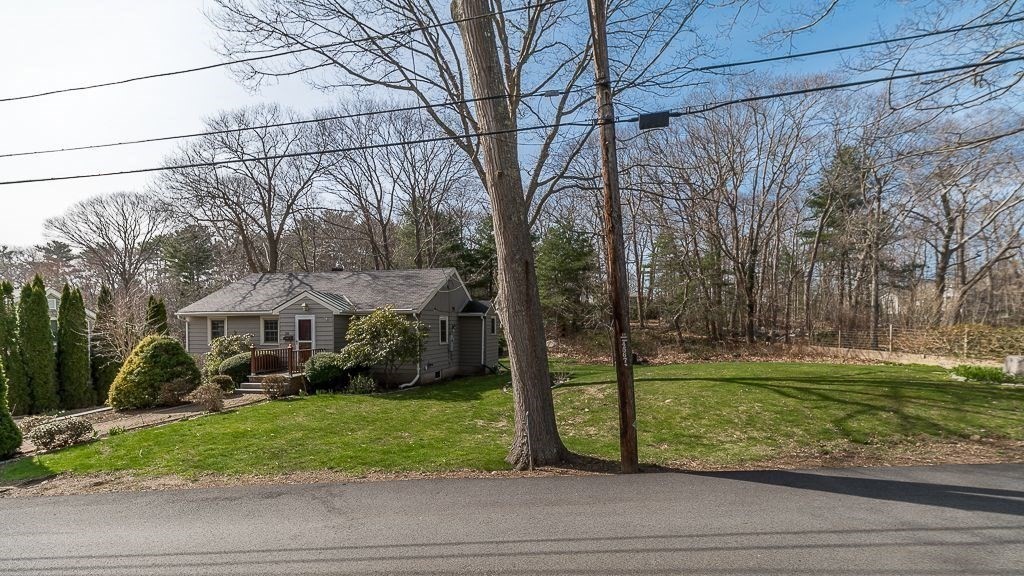 28 Englewood Road Gloucester, MA 01930 - Photo 4 of 17 Gallery Image 4