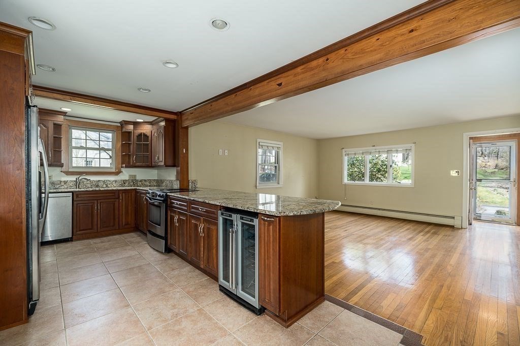 28 Englewood Road Gloucester, MA 01930 - Photo 5 of 17 Gallery Image 5