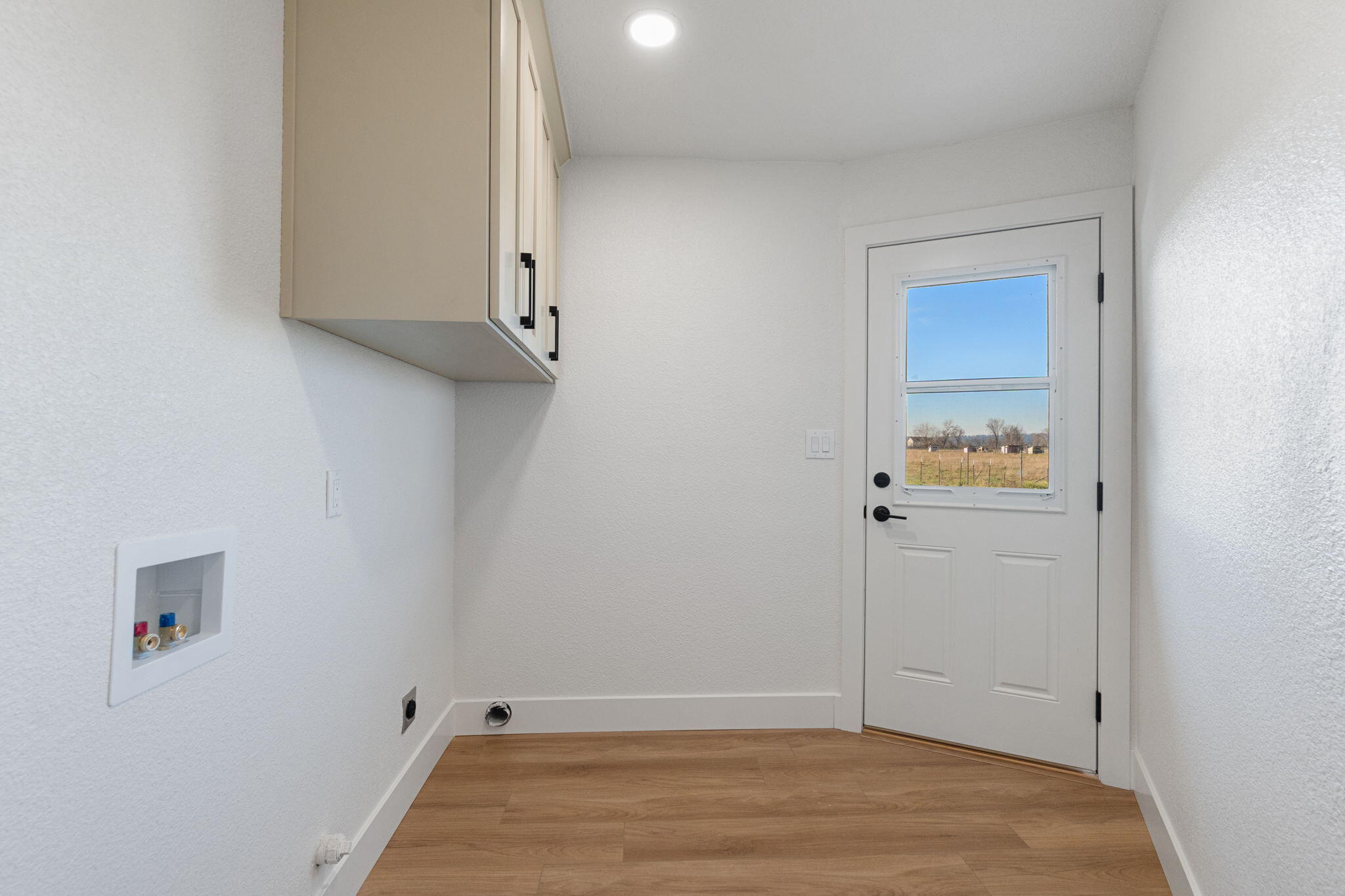 22809 Venzke Road Cottonwood, CA 96022 - Photo 17 of 25 Indoor laundry