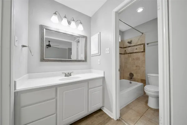 $2,495 | 9 West Lance Leaf Road, The Woodlands, TX 77381
