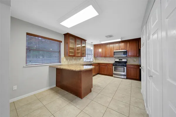 $2,495 | 9 West Lance Leaf Road, The Woodlands, TX 77381