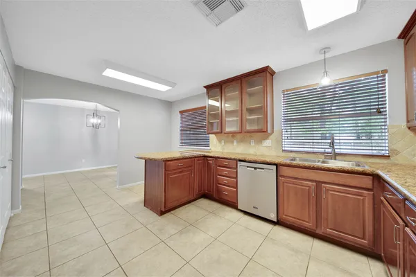 $2,495 | 9 West Lance Leaf Road, The Woodlands, TX 77381