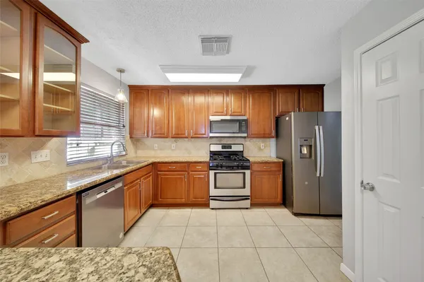 $2,495 | 9 West Lance Leaf Road, The Woodlands, TX 77381