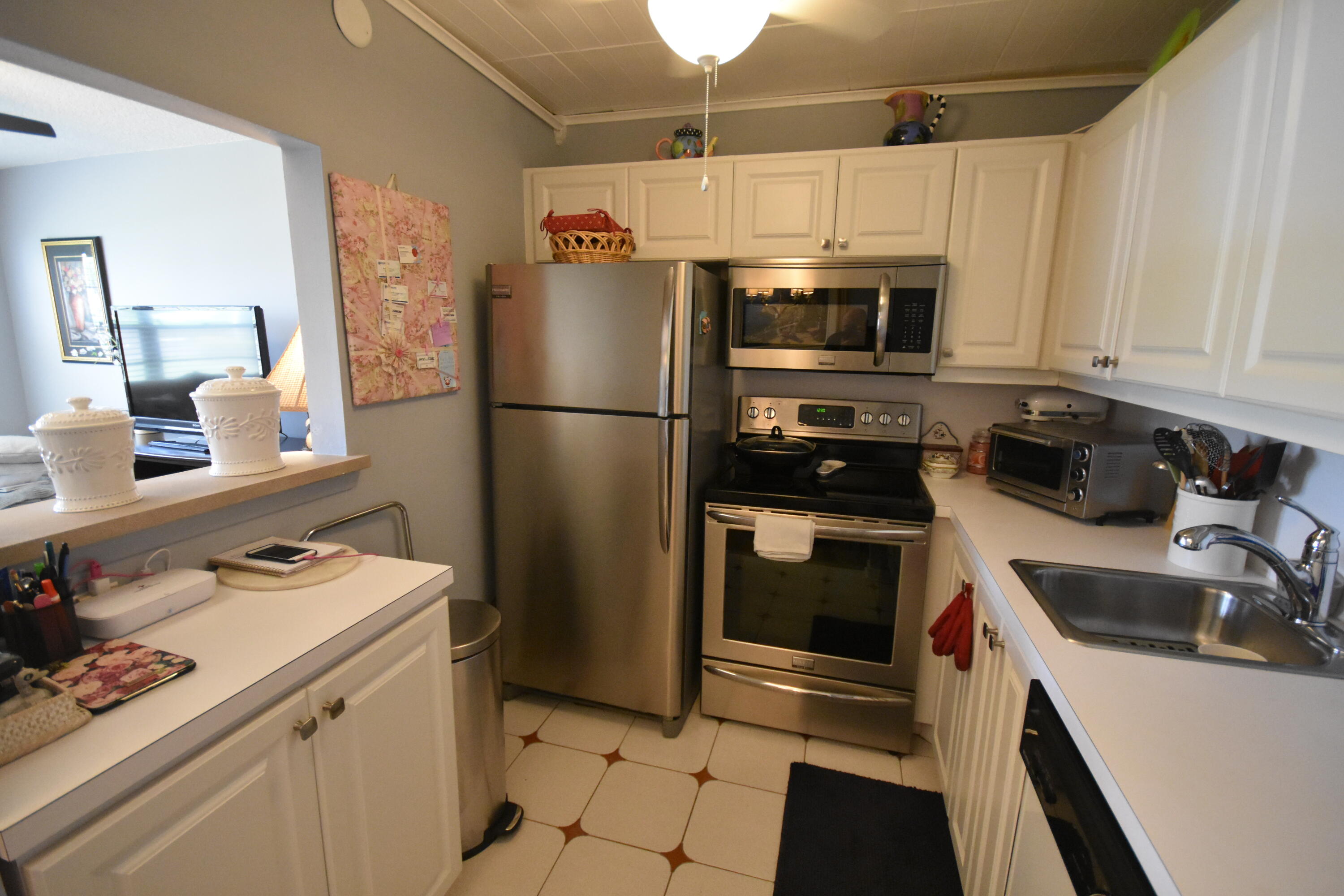138 Preston F Boca Raton, FL 33434 - Photo 9 of 15 Kitchen