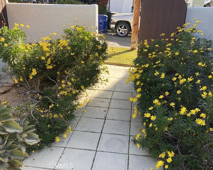 2017 Lovila Lane Altadena, CA 91001 - Photo 3 of 34