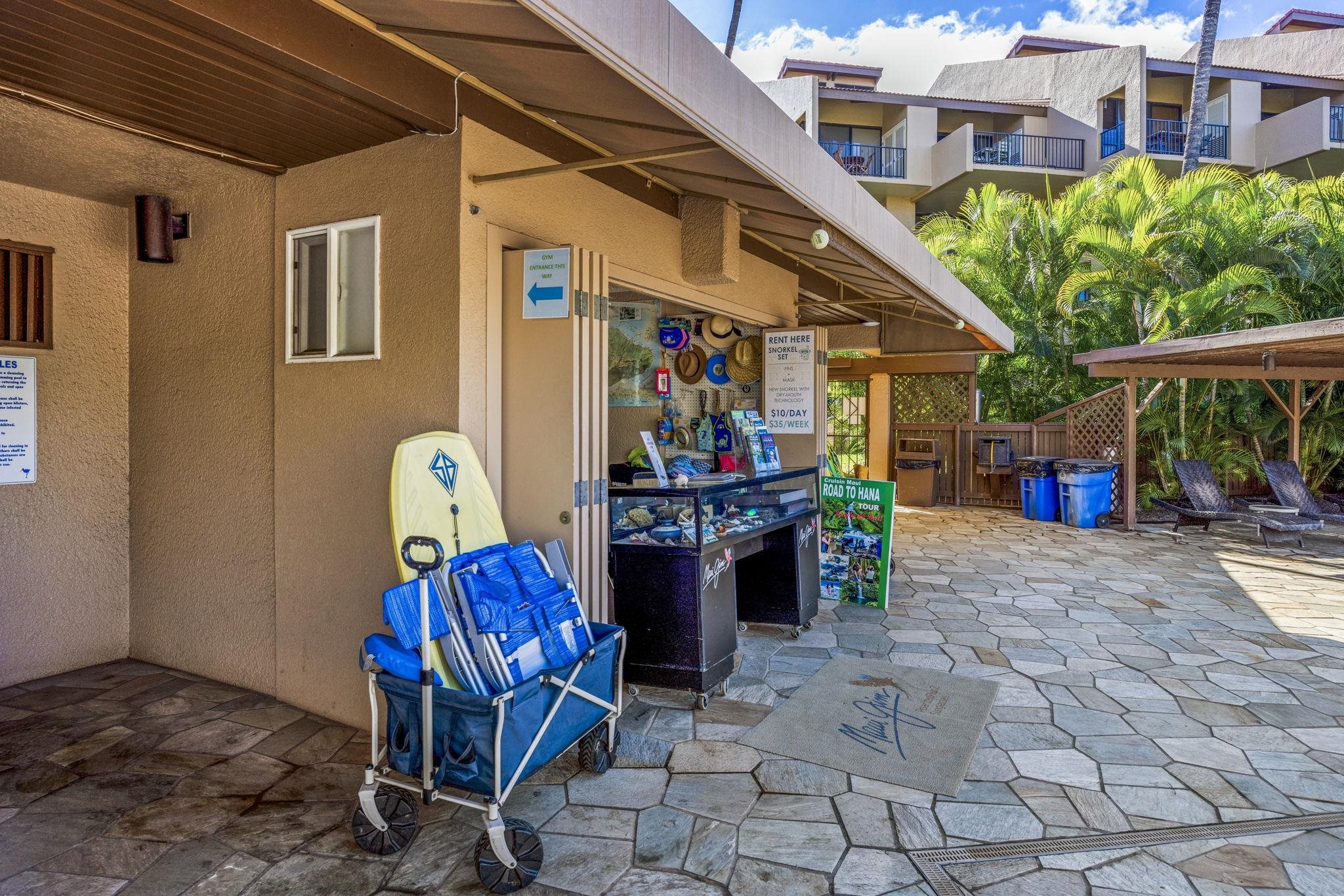 2695 South Kihei Road, Unit 3403 Kihei, HI 96753 - Photo 25 of 41 a view of outdoor dining space in the backyard