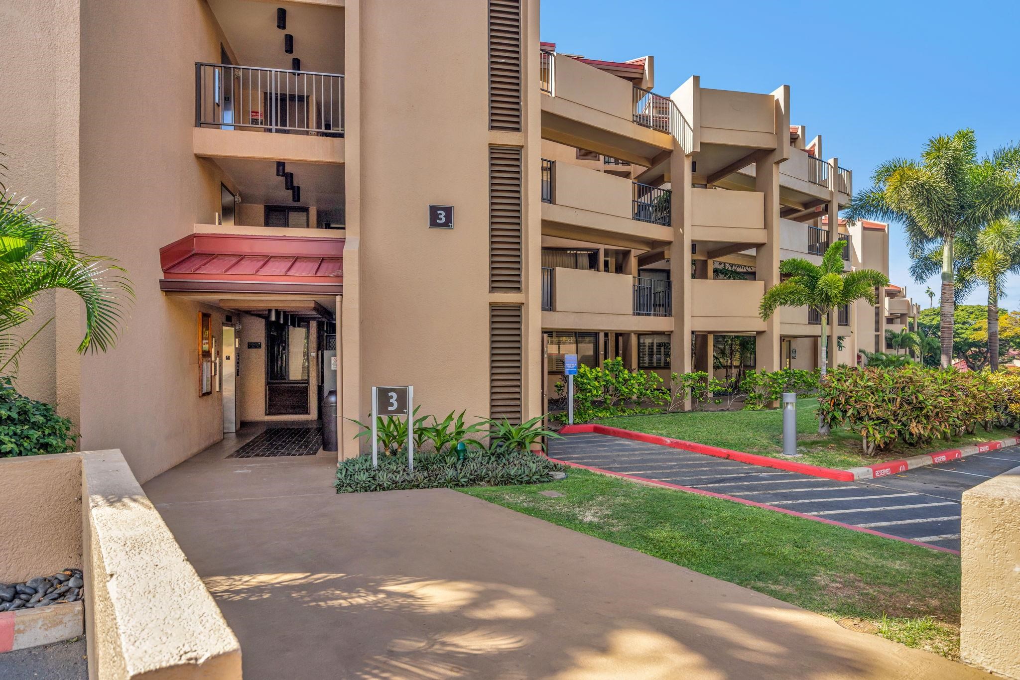 2695 South Kihei Road, Unit 3403 Kihei, HI 96753 - Photo 32 of 41 a front view of a building with garden