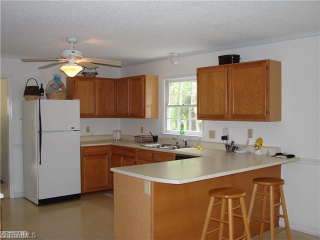 6103 Pintail Court Oak Ridge, NC 27310 - Photo 7 of 14 Kitchen.