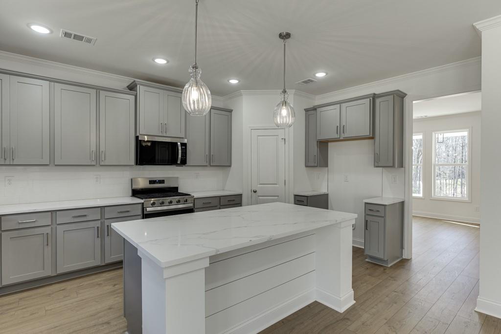 979 Lakeview Drive Commerce, GA 30529 - Photo 10 of 44