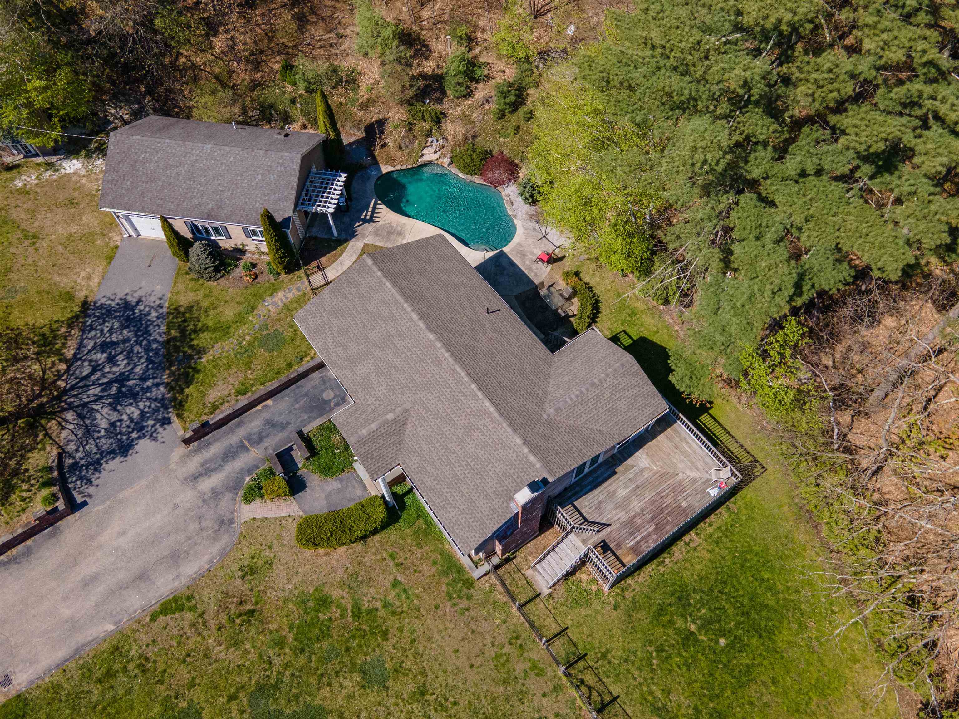 438 Mammoth Road Pelham, NH 03076 - Photo 8 of 40