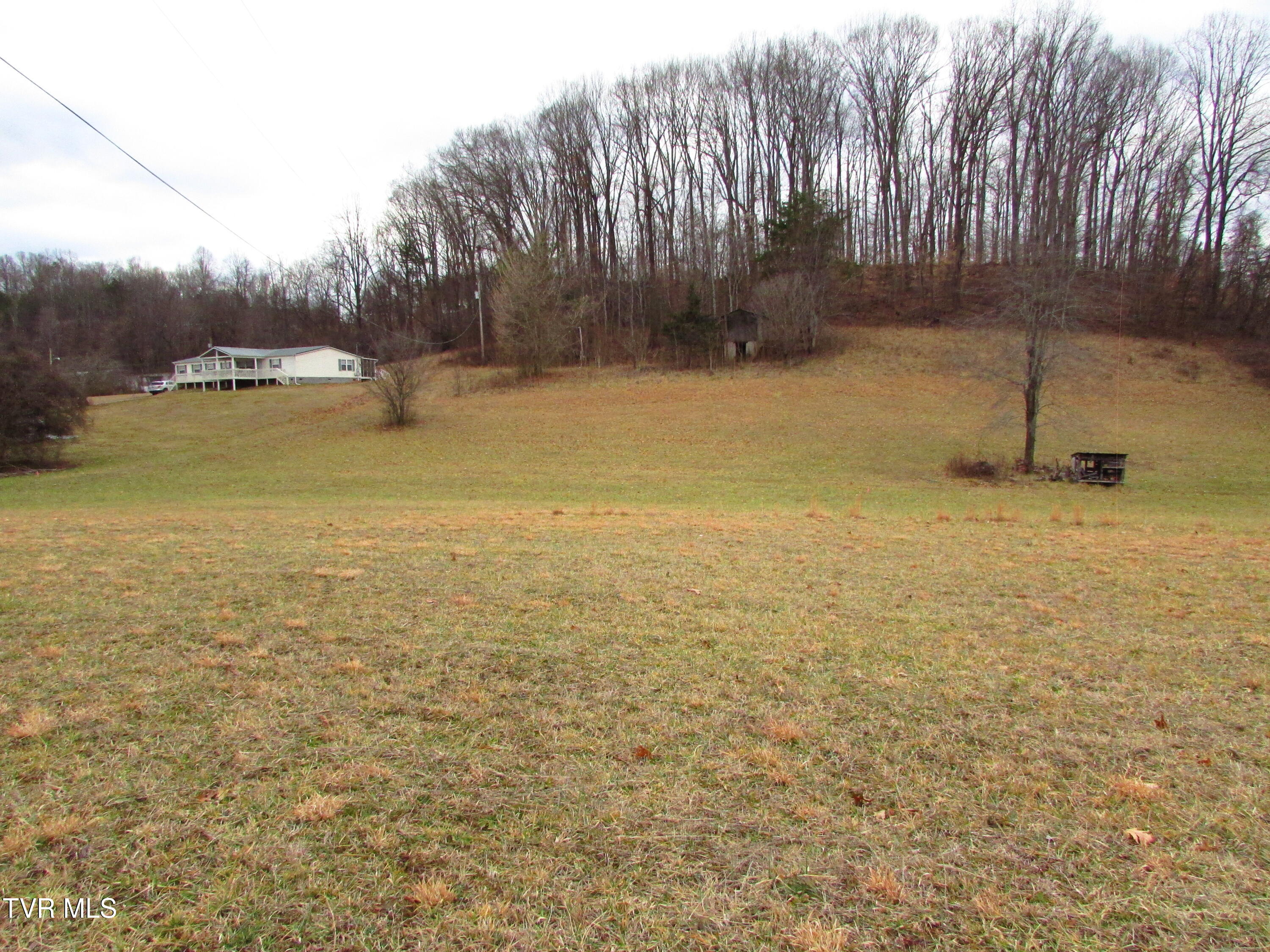 186 Rock House Road Johnson City, TN 37601 - Photo 2 of 8 IMG_3064