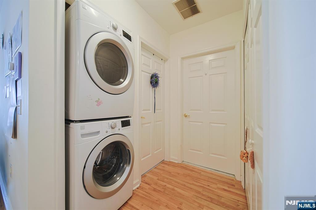 321 The Promenade Edgewater, NJ 07020 - Photo 15 of 18 Gallery Image 15