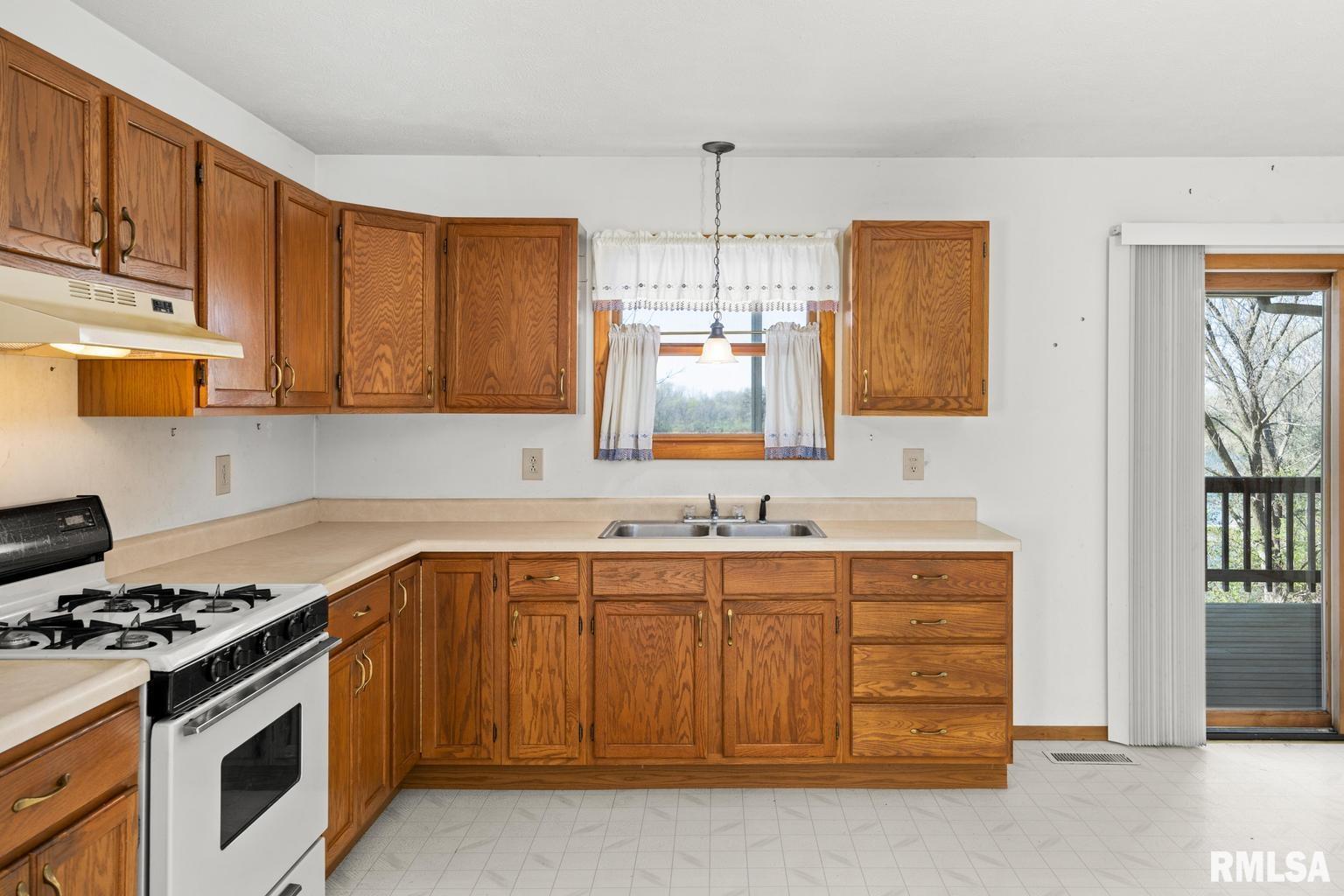 66 Millpoint Road East Peoria, IL 61611 - Photo 11 of 44