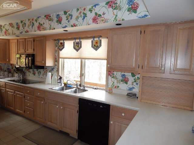 7352 East River Road Flushing, MI 48433 - Photo 19 of 51 21143465-18.JPG