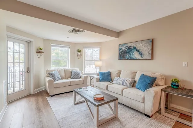 $629,000 | 10 Seaport Drive, Unit 2213, Quincy, MA 02171