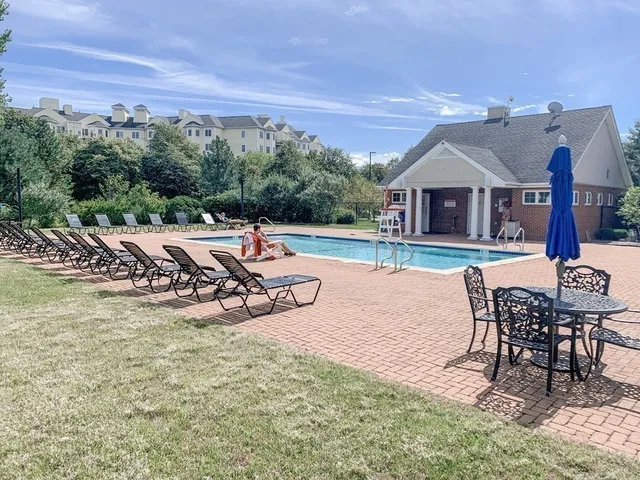 $629,000 | 10 Seaport Drive, Unit 2213, Quincy, MA 02171