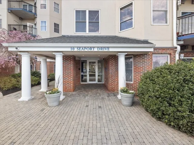 $629,000 | 10 Seaport Drive, Unit 2213, Quincy, MA 02171