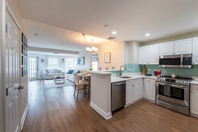 $629,000 | 10 Seaport Drive, Unit 2213, Quincy, MA 02171