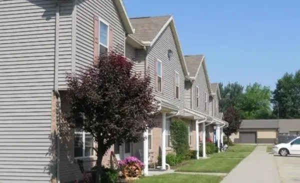 $535 | 100 North 3rd Street, Shelby, OH 44875