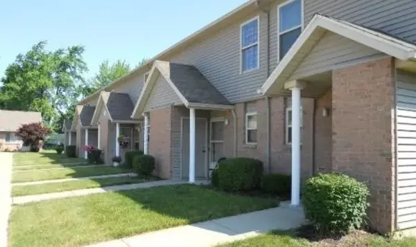 $535 | 100 North 3rd Street, Shelby, OH 44875