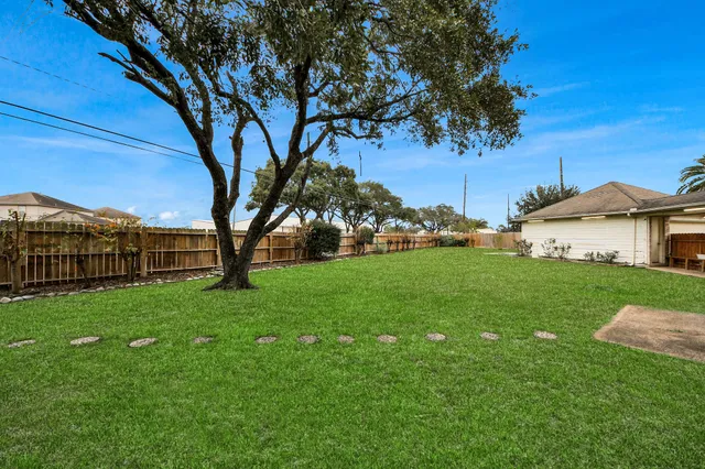 a view of a house with a back yard
