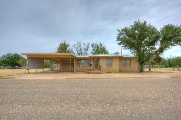 $135,000 | 905 10th Street, Ralls, TX 79357