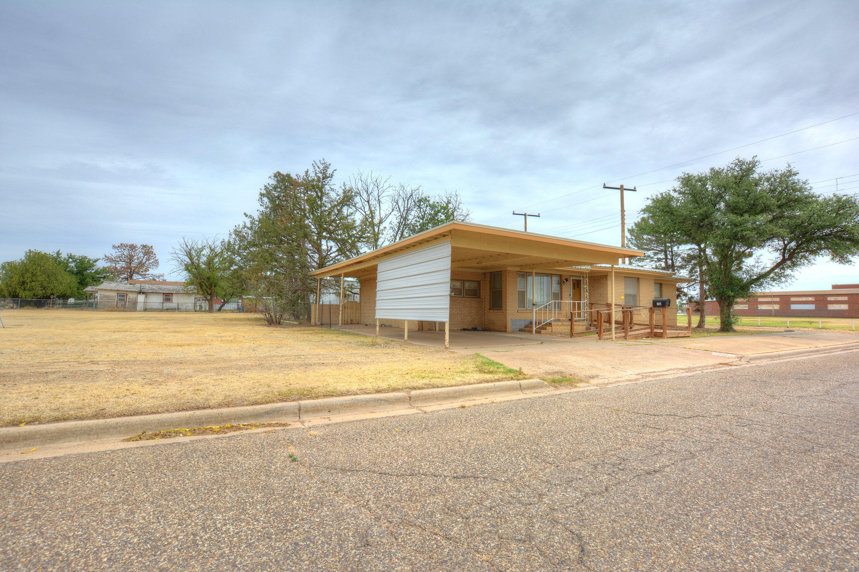 905 10th Street Ralls, TX 79357 - Photo 3 of 8 3