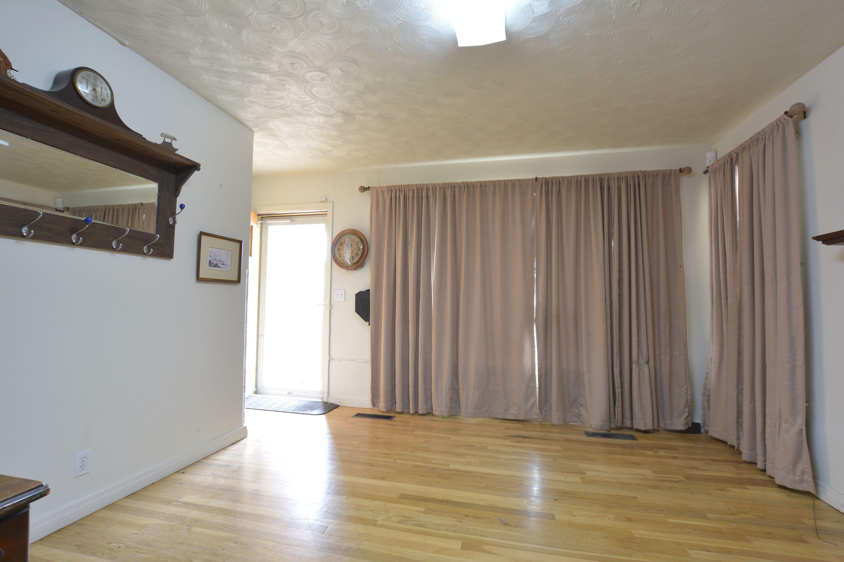 905 10th Street Ralls, TX 79357 - Photo 7 of 8 liv1