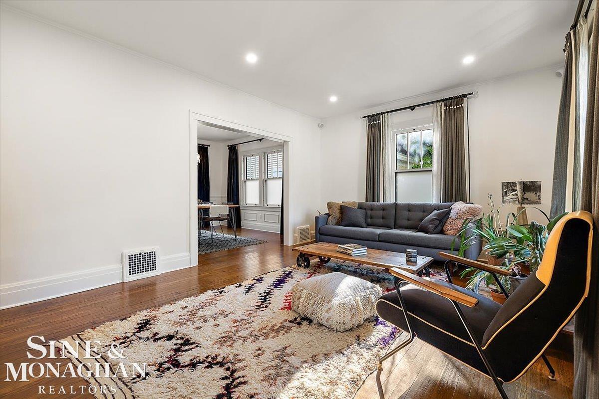 82 Kerby Road Grosse Pointe, MI 48236 - Photo 2 of 42 50188260-ACB28193-33B4-42CC-880E-C9F0F2962454.JPG