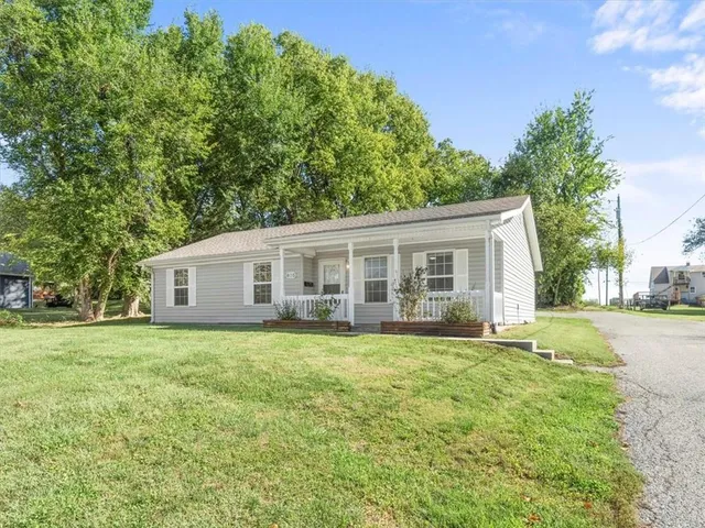 $207,500 | 405 South 6th Street, Savannah, MO 64485