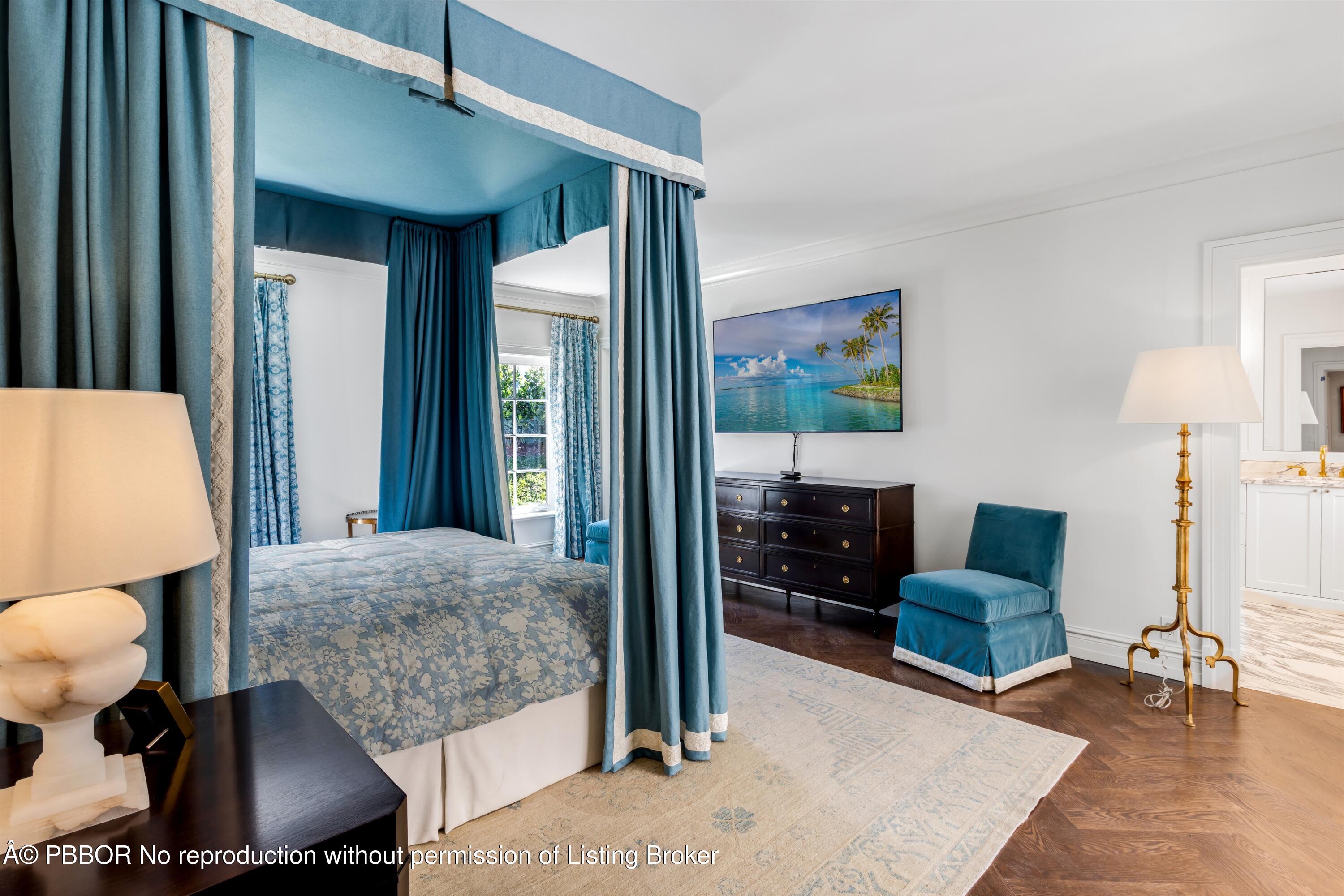 124 Woodbridge Road Palm Beach, FL 33480 - Photo 24 of 44 a living room with furniture and a couch