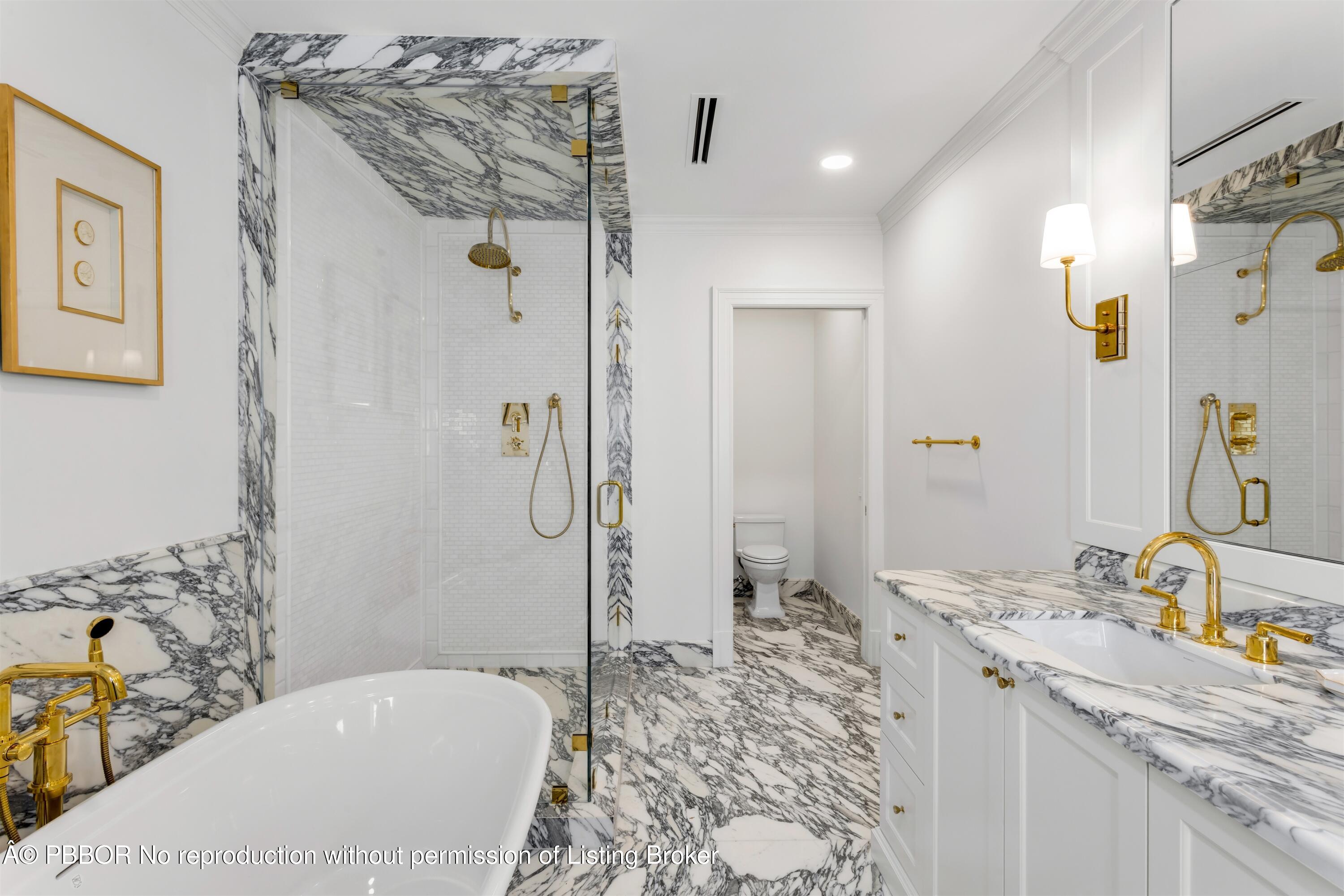 124 Woodbridge Road Palm Beach, FL 33480 - Photo 26 of 44 PRIMARY_BATHROOM_STRAIGHT_EB