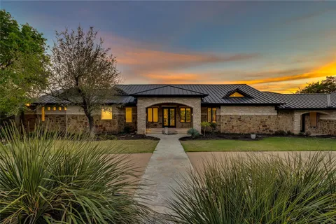 a view of a area with wooden fence