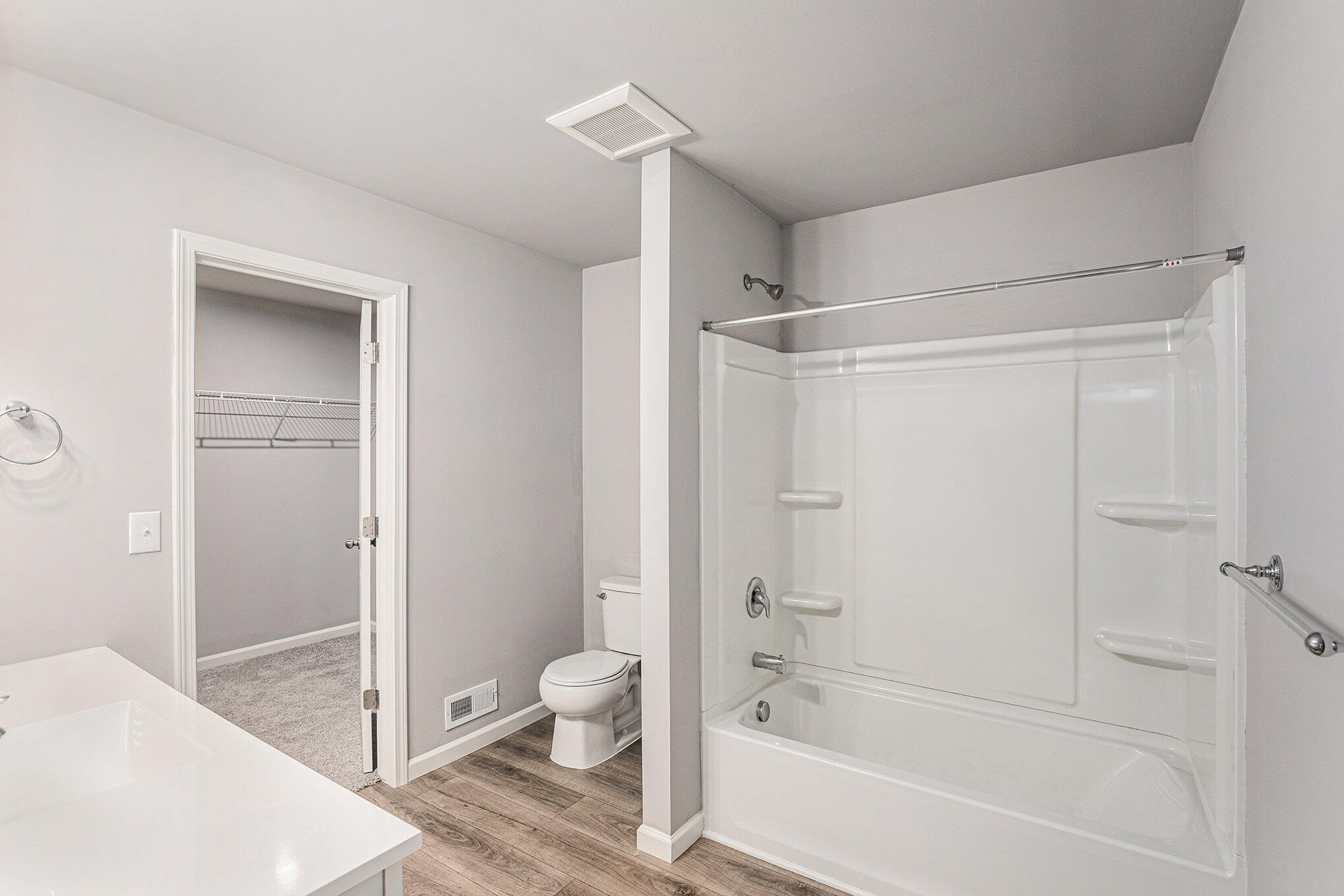 3049 Trafalgar Drive Flushing, MI 48433 - Photo 16 of 22 HDP060-i2060-Primary Bath_