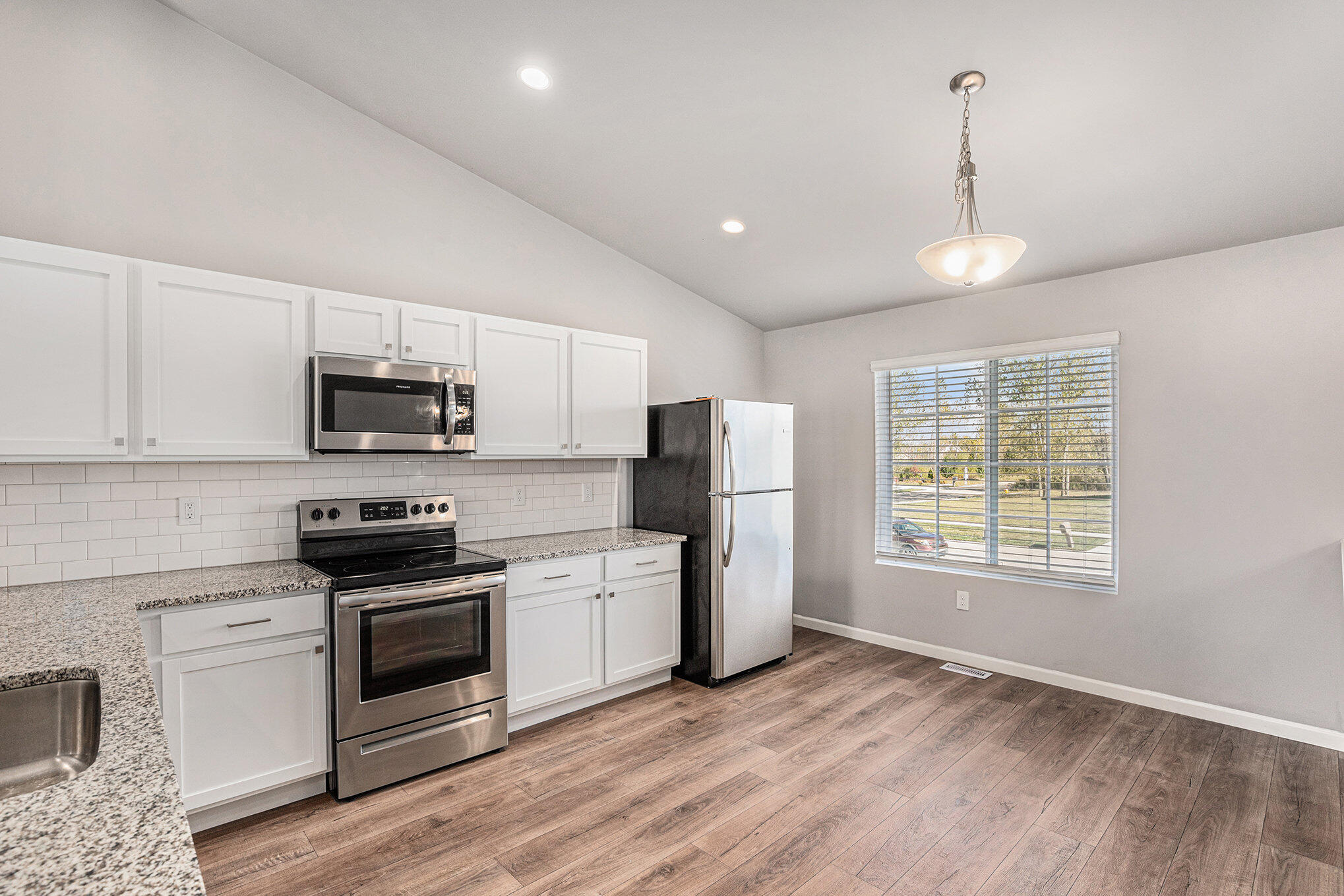 3049 Trafalgar Drive Flushing, MI 48433 - Photo 10 of 22 HDP060-i2060-Kitchen2