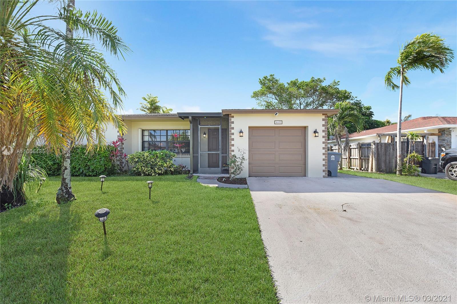 4652 Armadillo Street Boca Raton, FL 33428 - Photo 2 of 11